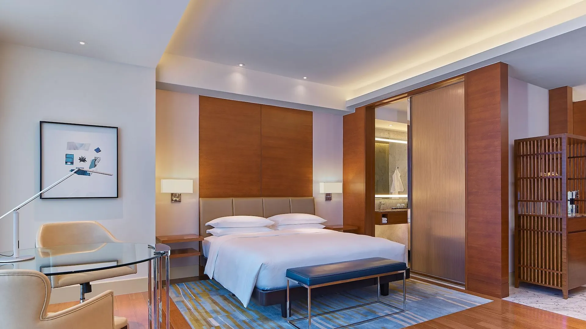 Grand Hyatt Manila Hotel Taguig