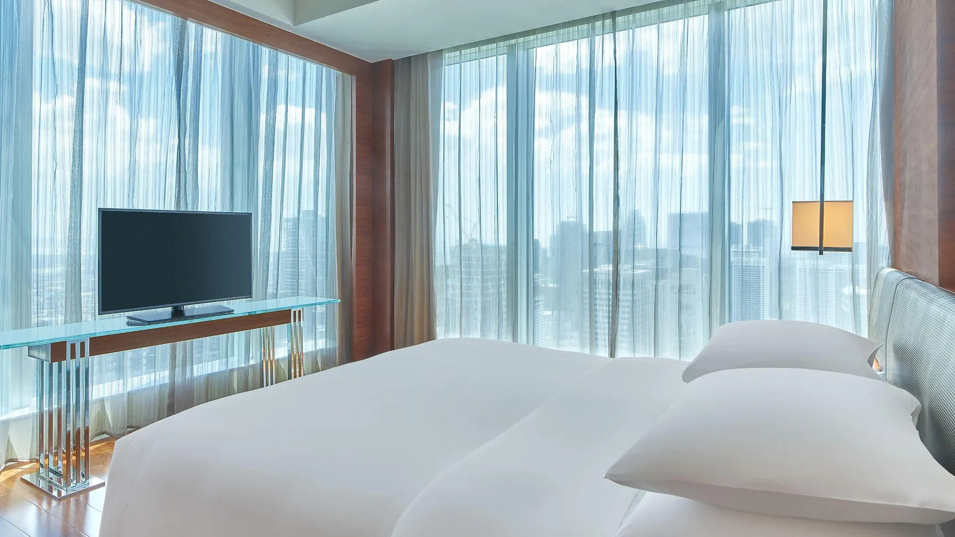 Grand Hyatt Manila Hotel Taguig