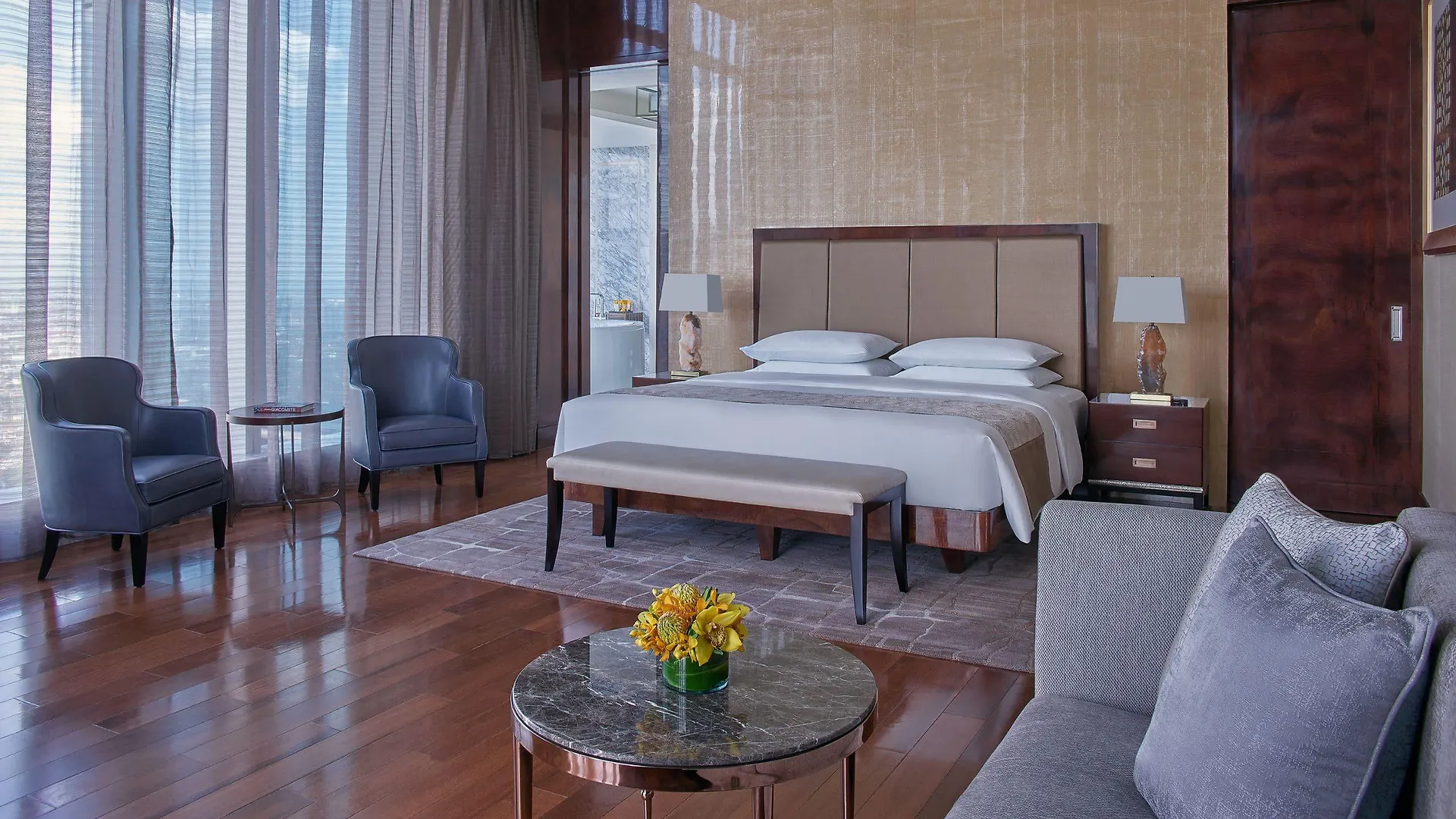 Grand Hyatt Manila Hotel Taguig 5*,