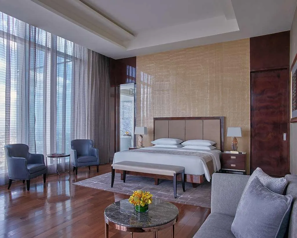 Grand Hyatt Manila Hotel Taguig 5*,