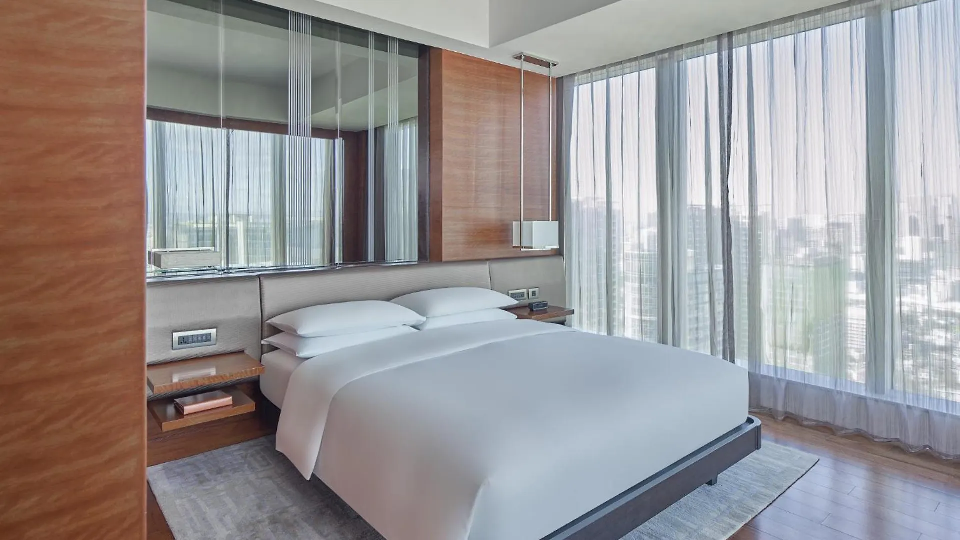 Grand Hyatt Manila Hotel Taguig